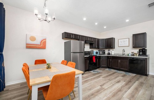 Gainesville Condo | Beautiful Home | Walk to UF | Newly built