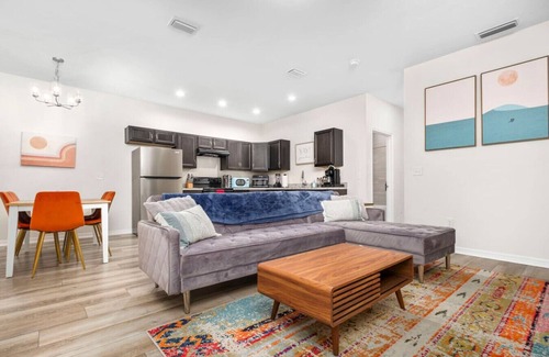 Gainesville Condo | Beautiful Home | Walk to UF | Newly built