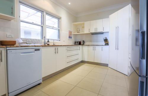 Eagle Heights Apartment | Beautiful Home with Breath-taking Views Mt Tamborine