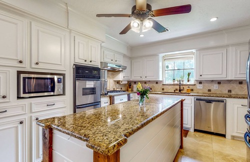 Tomball House | Beautiful Home with pool, fireplace, pool table, hot tub, & W/D