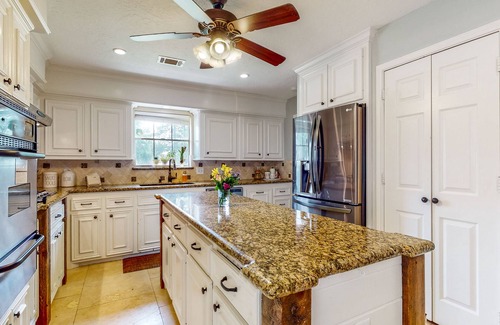 Tomball House | Beautiful Home with pool, fireplace, pool table, hot tub, & W/D