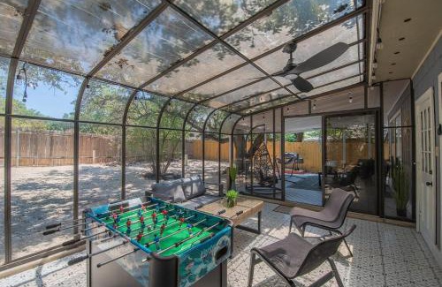 Hidden Forest House | Beautiful Home With Sunroom, Gameroom, Yard & Bbq
