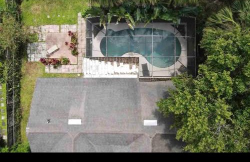 Poinciana House | Beautiful Home with Swimming Pool
