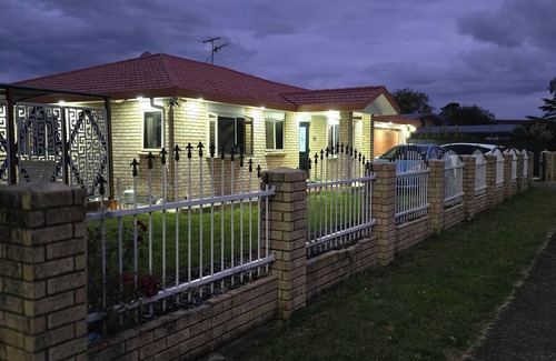 Auckland House | Beautiful homestay neat and tidy room with attached bathroom. Fountains view