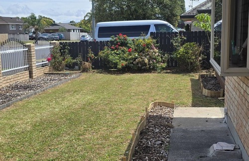 Auckland House | Beautiful homestay neat and tidy room with attached bathroom. Fountains view