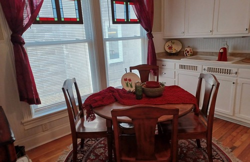Lincoln Apartment | Beautiful Hotel Suite in a Victorian House in Lincoln, the College View Area!