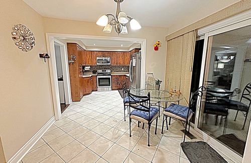 Hurontario House | Beautiful House b/w Square One and Heart Land less than 5 min drive, Mississauga