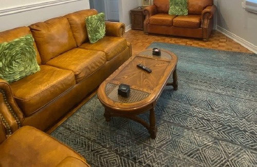 Laval House | Beautiful house. Backyard pool. Free parking. Free Wi-Fi
