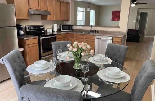 Lockhill Estates House | Beautiful House, Great Location! Near Airport