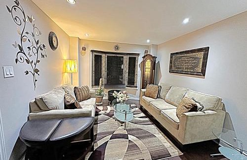 Hurontario Apartment | Beautiful House in Mississauga