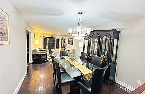 Hurontario Apartment | Beautiful House in Mississauga