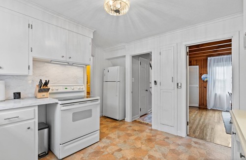 Clinton House | Beautiful house in private beach community with pools, pickleball courts, etc