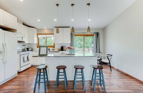 Eden Prairie House | Beautiful House in Eden Prairie - Entire House