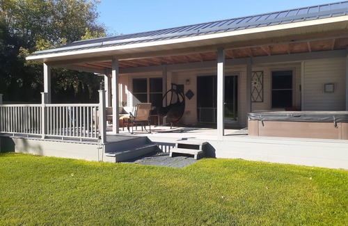 Oshkosh House | Beautiful house located 5 minutes drive to EAA AIRVENTUE