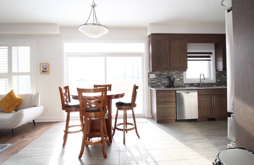 Rosemount House | Beautiful House Near Grand River & Kiwanis Park