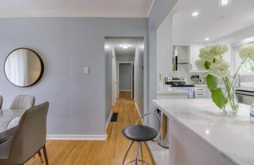 Woburn House | Beautiful house near Eglinton GO