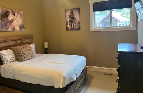 Black Mountain House | Beautiful House perfect for multi-family vacationers. Pool/Hot-Tub!