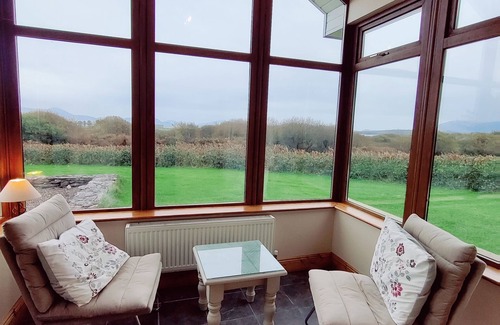 Emlaghmore Cottage | Beautiful house Short Walk from Reenroe Beach Ballinskelligs free WiFi