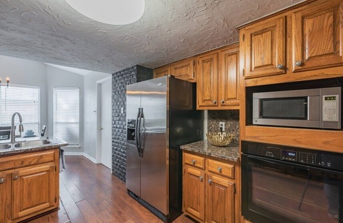 Hidden Forest House | Beautiful House with Sunroom, Game room, Yard & BBQ