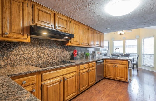 Hidden Forest House | Beautiful House with Sunroom, Game room, Yard & BBQ