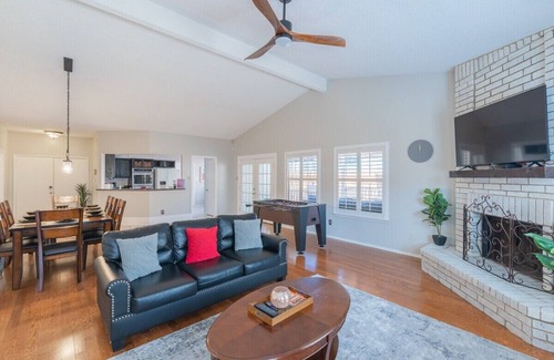 North San Antonio - SAT House | Beautiful House with Pool, Games & Relaxing Covered Patio