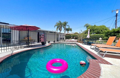 Sherwood Forest and Thistle Development House | Beautiful house with pool near Disneyland & Knotts Convention Center in Anaheim