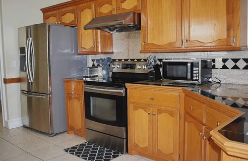 Palmhurst House | Beautiful house with pool, house has 4 beautifully bedrooms and 2 bathrooms. The