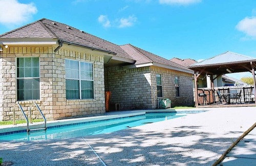 Palmhurst House | Beautiful house with pool, house has 4 beautifully bedrooms and 2 bathrooms. The