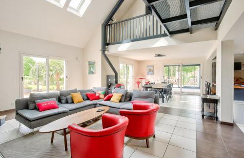 Epiniac House | Beautiful house with terrace and garden