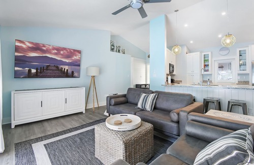 Allen's Ridge House | Beautiful Ibis Cottage for outdoor lovers with pool, fire pit, and billiard room