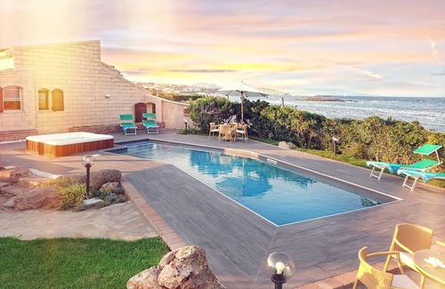 Stintino Villa | Beautiful independent Villa with swimming pool and outdoor whirlpool