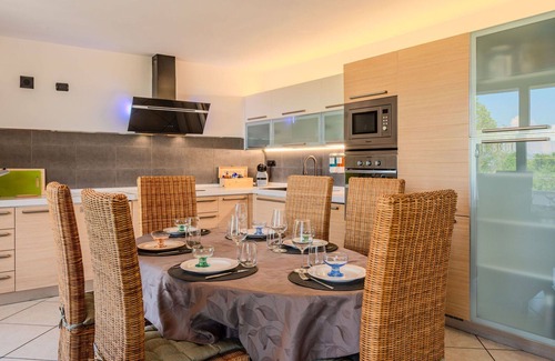 Casnate Con Bernate Villa | Beautiful villa with WIFI, A/C, private pool, TV, patio, pets allowed, panoramic view and parking