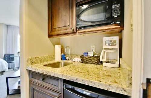 Oro-Medonte Apartment | Beautiful Jacuzzi Suite with Garden View-Studio