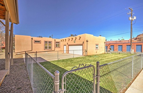 Kanab Cottage | Beautiful Kanab Home w/Yard - Walk to Restaurants
