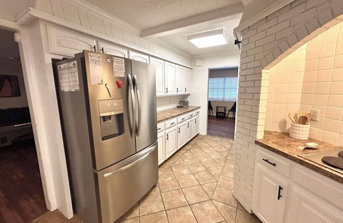 Sapulpa House | Beautiful King Suit w/Private Pool — 10mins from Tulsa!