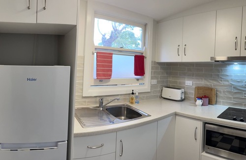 Berrara Cottage | Beautiful Kirby's Beach Berrara is only metres away!