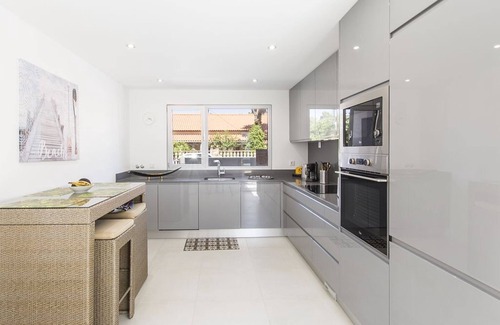 Charneca de Caparica e Sobreda Villa | Beautiful Lisbon Coast Villa | 3 Bedrooms | Villa Sena Lion | Private Swimming.