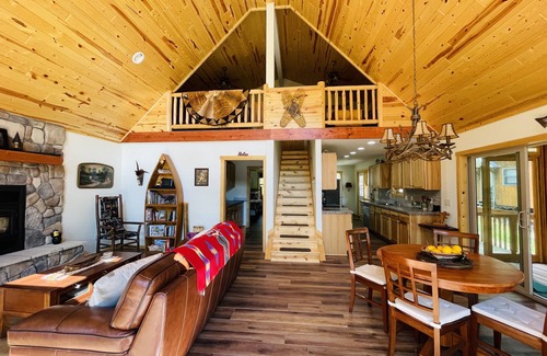Lutsen Cabin | Beautiful Lake Cabin on Pike Lake in Lutsen