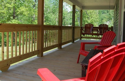 Clarkson House | Beautiful lake cottage minutes from lake and close to Mammoth Cave!