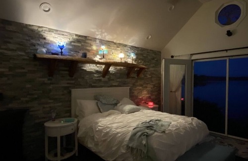 Pulaski Cabin | Beautiful lake cottage!