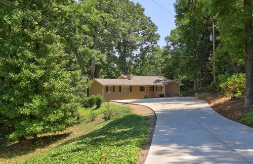 Flowery Branch House | Beautiful Lake Front Home With Private Dock!.
