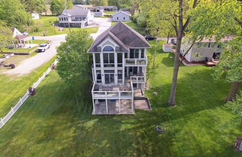 Clarklake House | Beautiful Lake Front House on Clark Lake with a Large Yard! Sleeps 20+
