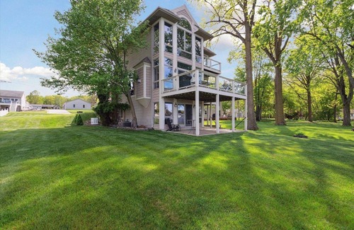 Clarklake House | Beautiful Lake Front House on Clark Lake with a Large Yard! Sleeps 20+