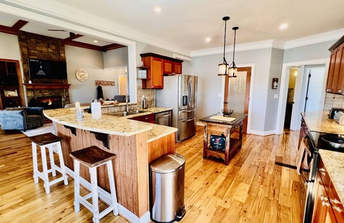 Wedowee House | Beautiful Lake Home, Amazing Views, Full Kitchen/Bar on Lake Shore, Private Cove