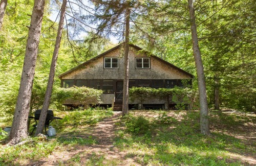 Surry House | Beautiful Lake House on Toddy Pond