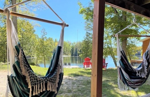 Central Frontenac Cottage | Beautiful lake side cottage