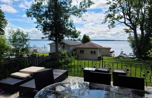 Innisfil Cottage | Beautiful Lake Simcoe Cottage