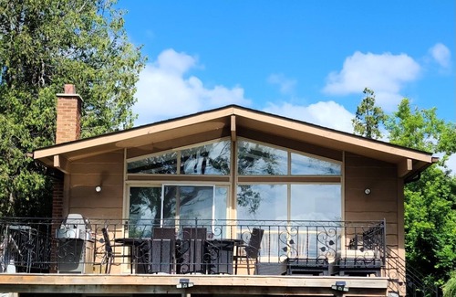 Innisfil Cottage | Beautiful Lake Simcoe Cottage