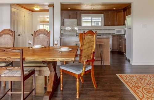 Bloomfield House | Beautiful lake view!