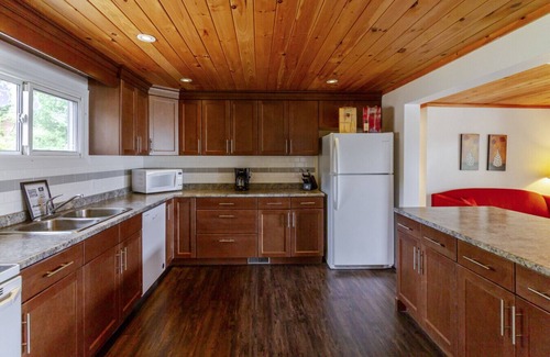 Bloomfield House | Beautiful lake view!